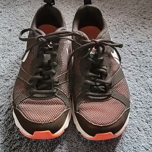 Nike Air women's 8.5 black and orange running shoes.